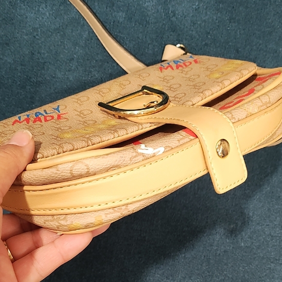 Trendy Beige Crossbody Bag with Colorful Accents - Picture 3 of 13